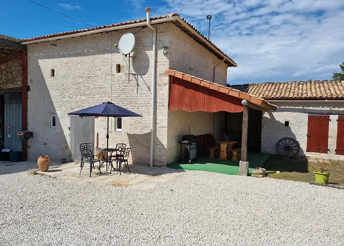 Apartamento Le Verger Des Noyer Relaxing Getaway With Private Pool Mairé-l'Eveseault